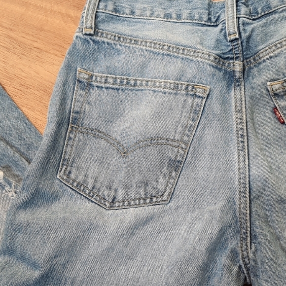 Levi's Classic Light Blue Denim - Picture 11 of 11